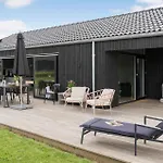 3 Bedroom Beautiful In Casa vacanze *