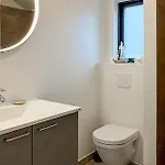 3 Bedroom Beautiful In * ハザスレウ