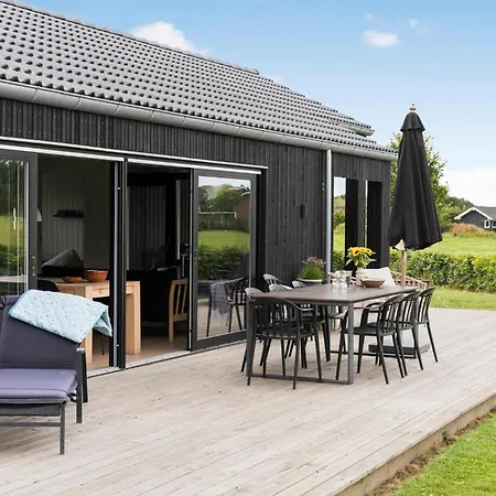 Dom wakacyjny 3 Bedroom Beautiful In *