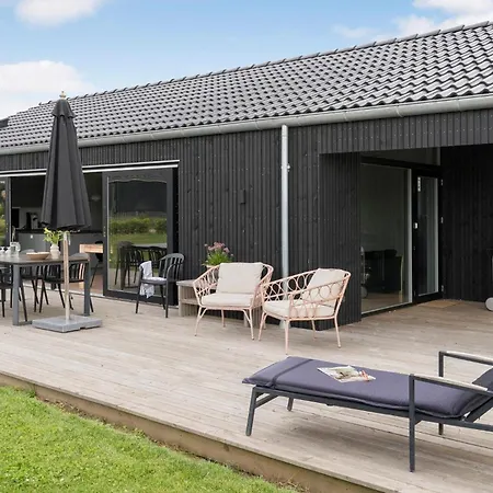 3 Bedroom Beautiful In Holiday home *