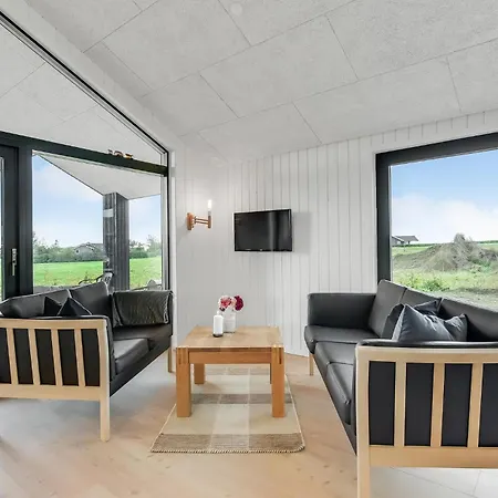 3 Bedroom Beautiful In Holiday home