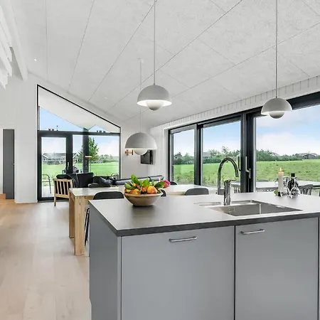 3 Bedroom Beautiful In Holiday home