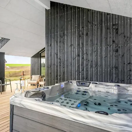 3 Bedroom Beautiful In Holiday home