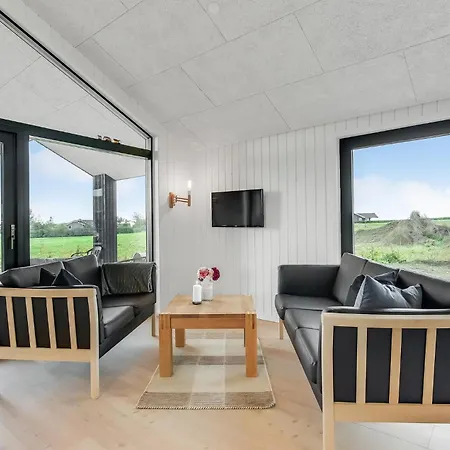 3 Bedroom Beautiful In Casa vacanze *
